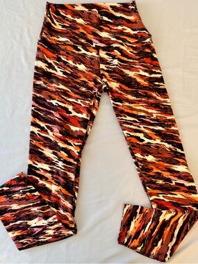 Lululemon Printed Leggings Size 6 Red Black Abstract High Rise Yoga Pants
